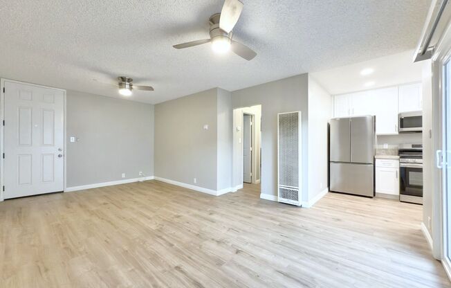 2 beds, 1 bath, $3,395, Unit 204