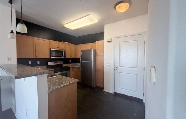 1 bed, 1 bath, 735 sqft, $2,300, Unit 318