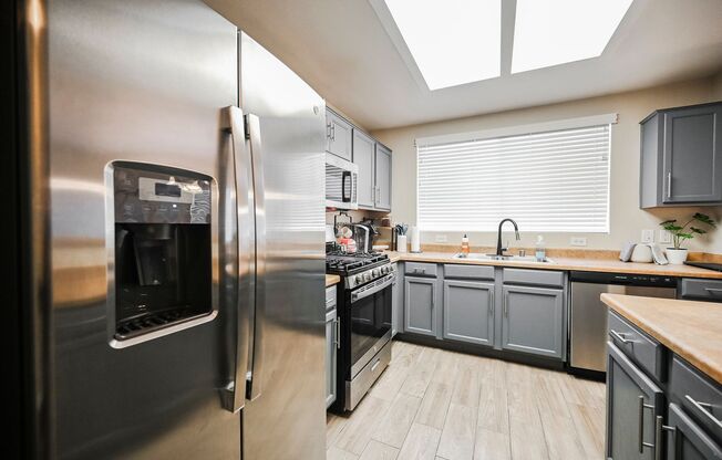 2 beds, 2 baths, $1,700