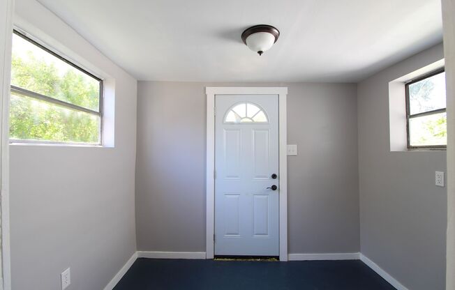 Recently Renovated 2BR/1BA Duplex in the Historic Neighborhood of Cradock in Portsmouth