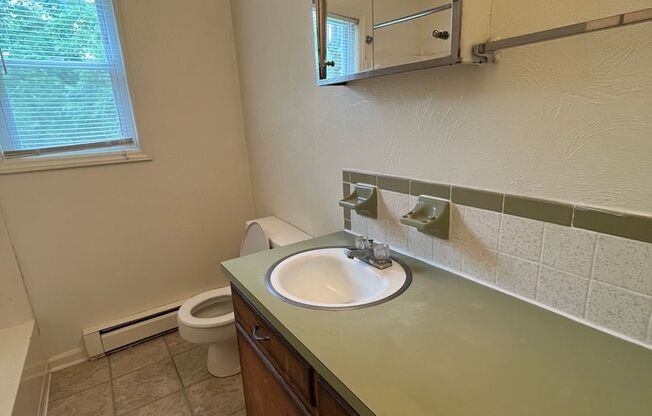 2 beds, 1 bath, 903 sqft, $1,170, Unit K-8