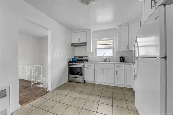 3 beds, 1 bath, 330 sqft, $3,500, Unit 2