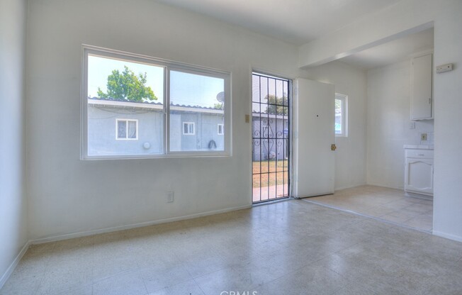 1003 SIMMONS AVE
