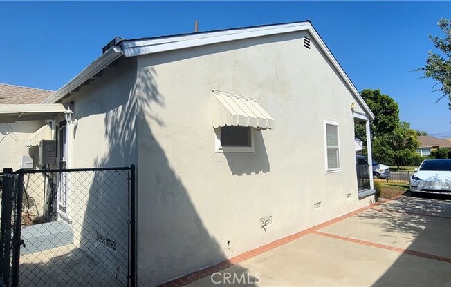 3 beds, 1 bath, 1,199 sqft, $3,700