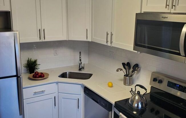 2 beds, 1 bath, 908 sqft, $2,410, Unit 118