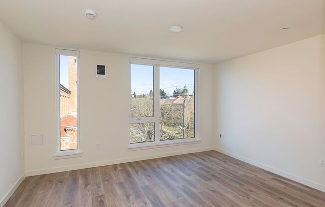 Studio, 1 bath, 350 sqft, $1,558, Unit 405