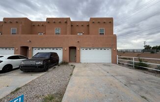 3 Bedroom Town Home Available Near 2nd St SW & Avenida Cesar Chavez / Dolores Huerta!