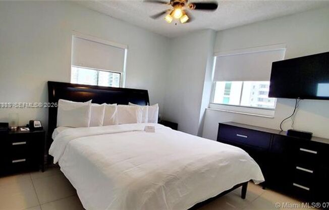 2 beds, 2 baths, $3,600, Unit # 1203