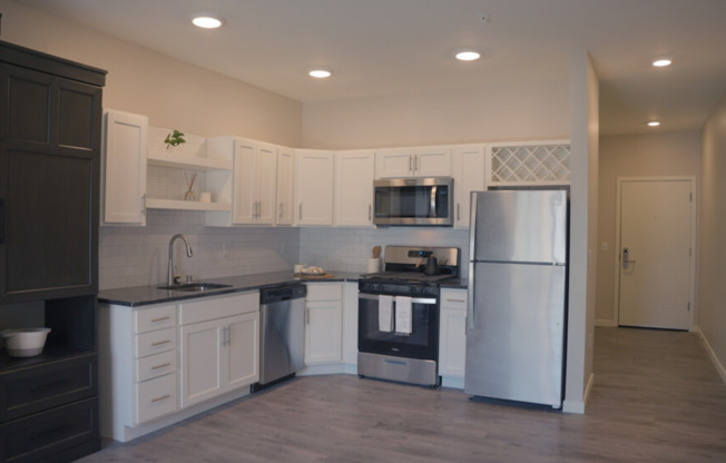 Studio, 1 bath, 500 sqft, $1,299