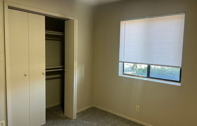 2 beds, 1 bath, 850 sqft, $1,120, Unit #5