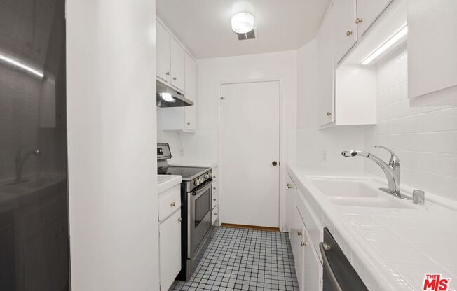 2 beds, 2 baths, 1,017 sqft, $3,600, Unit 701