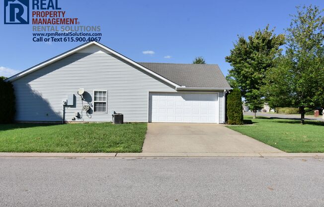 Adorable 3 bd house in the heart of Murfreesboro! Attached Garage and washer and Dryer included!