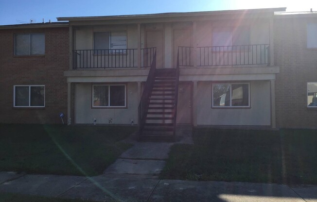 2 beds, 1 bath, 1,008 sqft, $750, Unit A