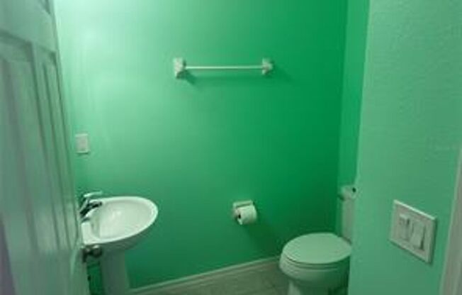 3 Bedroom / 2.5 Bath / 2 Garage Townhome Available Now in Sanford!