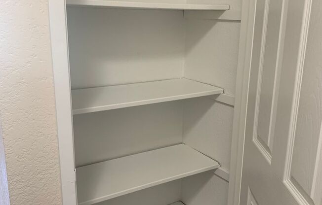1 bed, 1 bath, 620 sqft, $1,350, Unit 3200 E