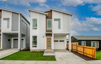 Stunning 3 bed/2.5 bath NEW CONSTRUCTION single-family home w/ Fenced Backyard