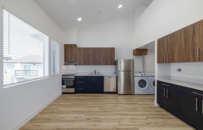 Studio, 1 bath, 439 sqft, $2,245, Unit 707