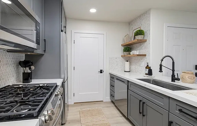 1 bed, 1 bath, $2,100, Unit # 1043