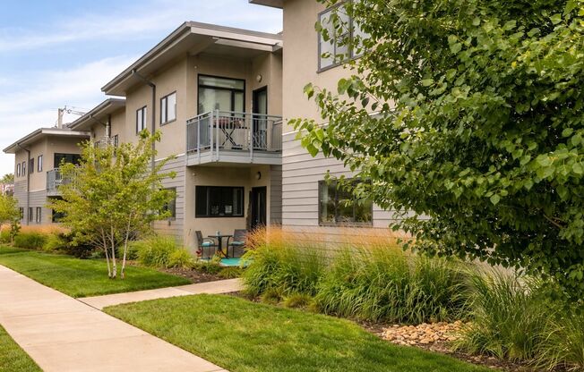 1 bed, 1 bath, 666 sqft, $999, Unit 4-104