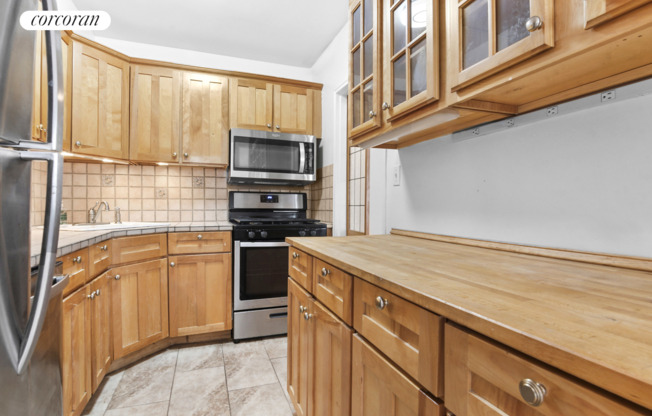 310 BEVERLEY RD