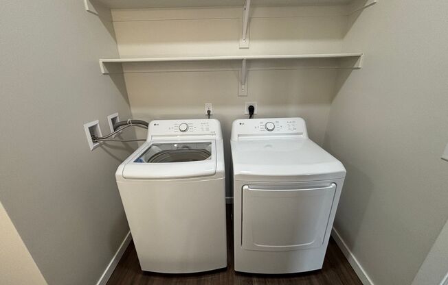 Studio, 1 bath, 660 sqft, $1,195, Unit 415 - S660 Courtyard View