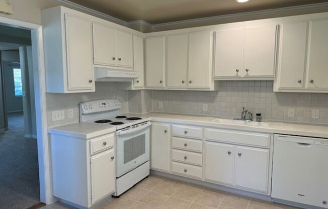 3 beds, 2 baths, 1,460 sqft, $4,250, Unit 139