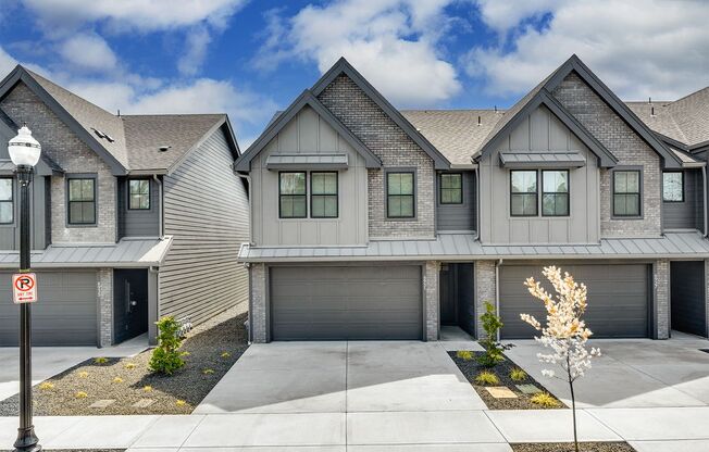 End Unit Luxury Townhome for Lease at the Courtyards at Hidden Crest - 6931 NE 132nd Way