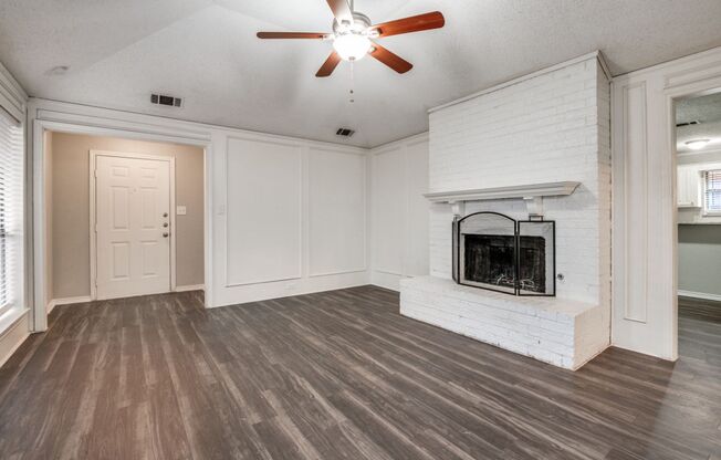Spacious 3 Bedroom House in Carrollton!