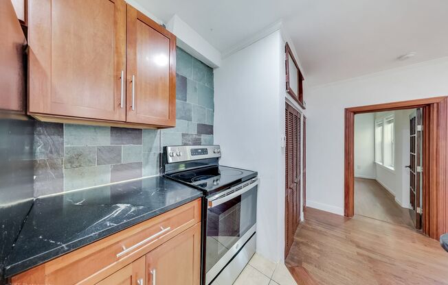 Walk to the Beach – Bright 1Bedroom/1 Bathroom Apartment