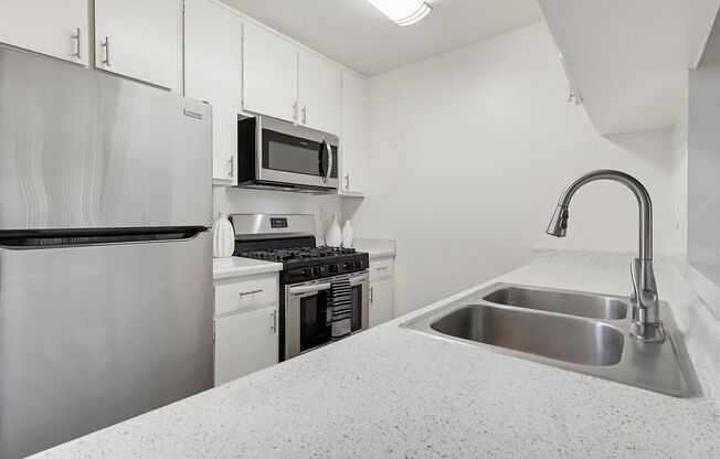 1 bed, 1 bath, 613 sqft, $1,999, Unit 09-D