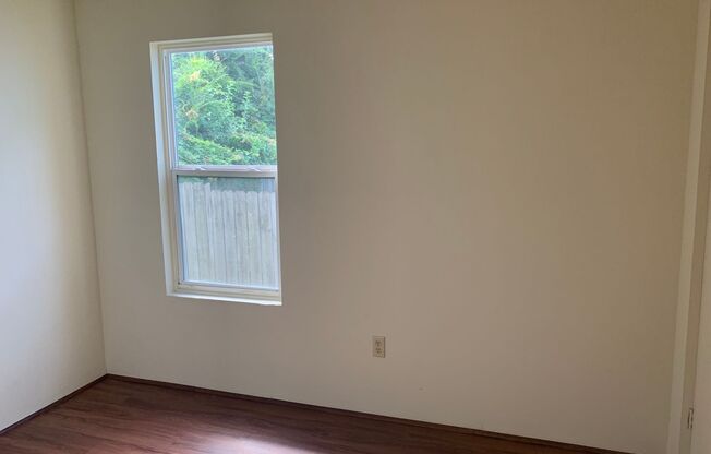3 beds, 2 baths, $1,600