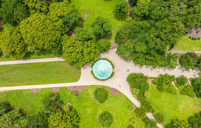 2 beds, 1 bath, 850 sqft, $2,100, Unit 113