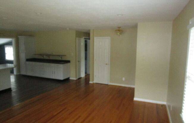 3 beds, 2 baths, $1,500