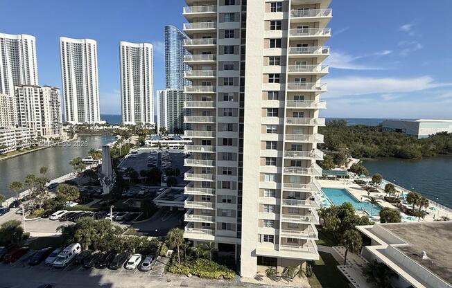500 Bayview Dr
