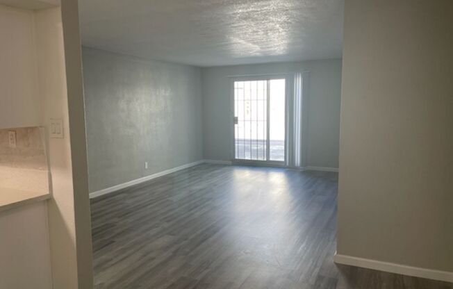 2 beds, 1 bath, 925 sqft, $1,350, Unit 1800 - 4