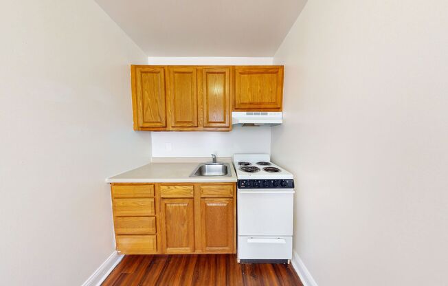 Studio, 1 bath, 295 sqft, $920, Unit B204