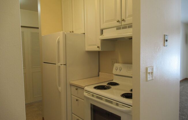 1 bed, 1 bath, 624 sqft, $945, Unit 221