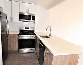 2 beds, 1 bath, $3,500, Unit 7A