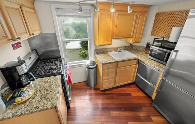 2 beds, 1 bath, 1,200 sqft, $5,750