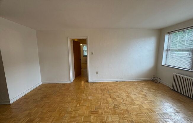 3 beds, 1 bath, 800 sqft, $2,075, Unit 410C