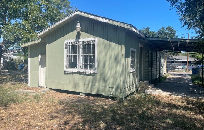 Section 8 Accepted-3-Bedroom Home – 611 Elesa