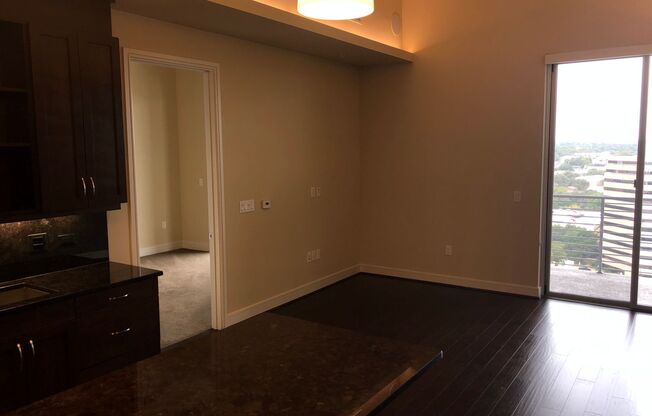 1 bed, 1 bath, 828 sqft, $3,405, Unit 1915