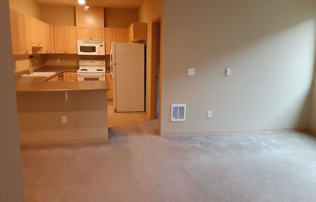 2 beds, 1 bath, 708 sqft, $1,650, Unit 201