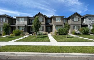 3 Bedroom Townhome  in SW Redmond  - Parkland Community