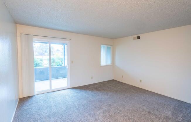 2 beds, 1 bath, 816 sqft, $1,460