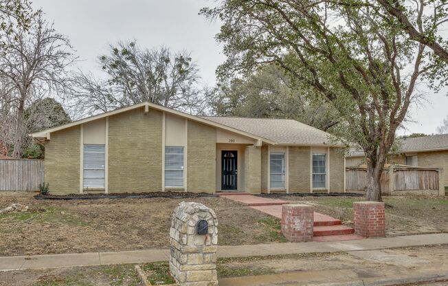 Spacious 4BD Home with Stunning Landscape Open Floor Plan