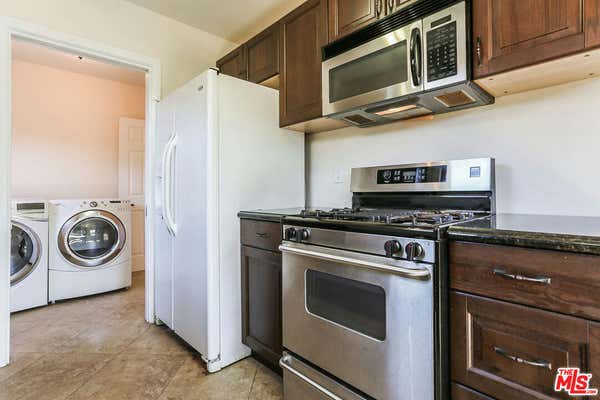 2 beds, 1 bath, 960 sqft, $3,250