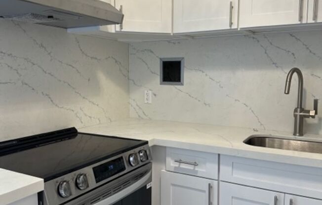 Renovated Studio with parking near Diamond Head