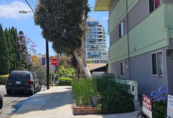 1 bed, 1 bath, 400 sqft, $1,725, Unit 12