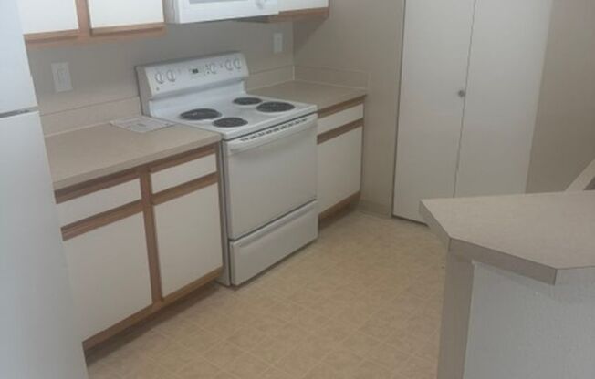1 bed, 1 bath, 721 sqft, $1,395, Unit 7-106